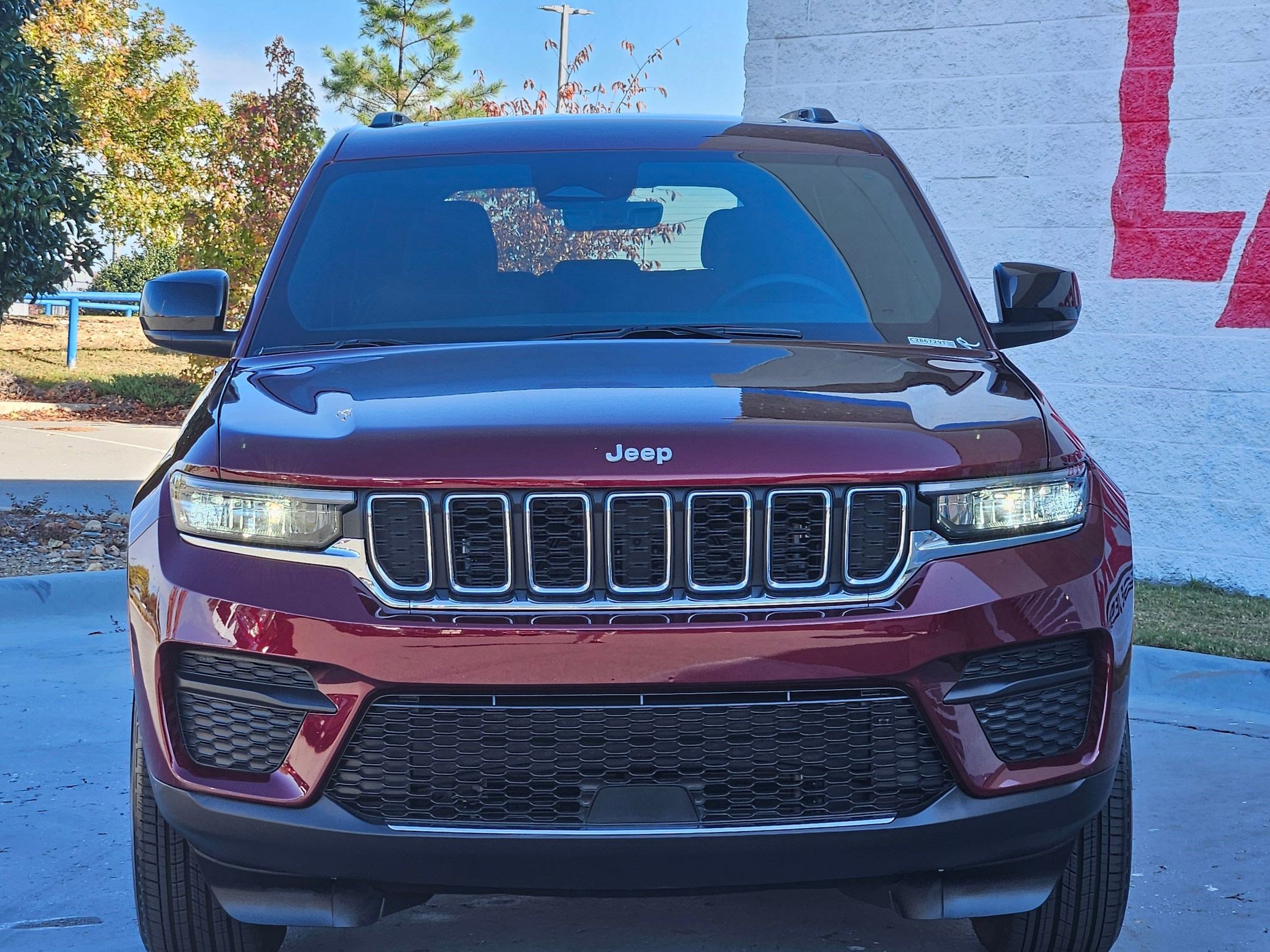 Used 2025 Jeep Grand Cherokee Laredo X w/ Luxury Tech Group I image 2