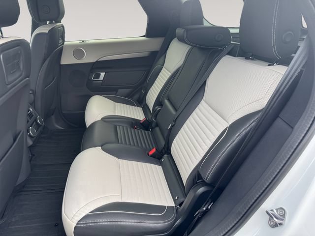 Used 2024 Land Rover Discovery Dynamic SE AWD/4WD image 13