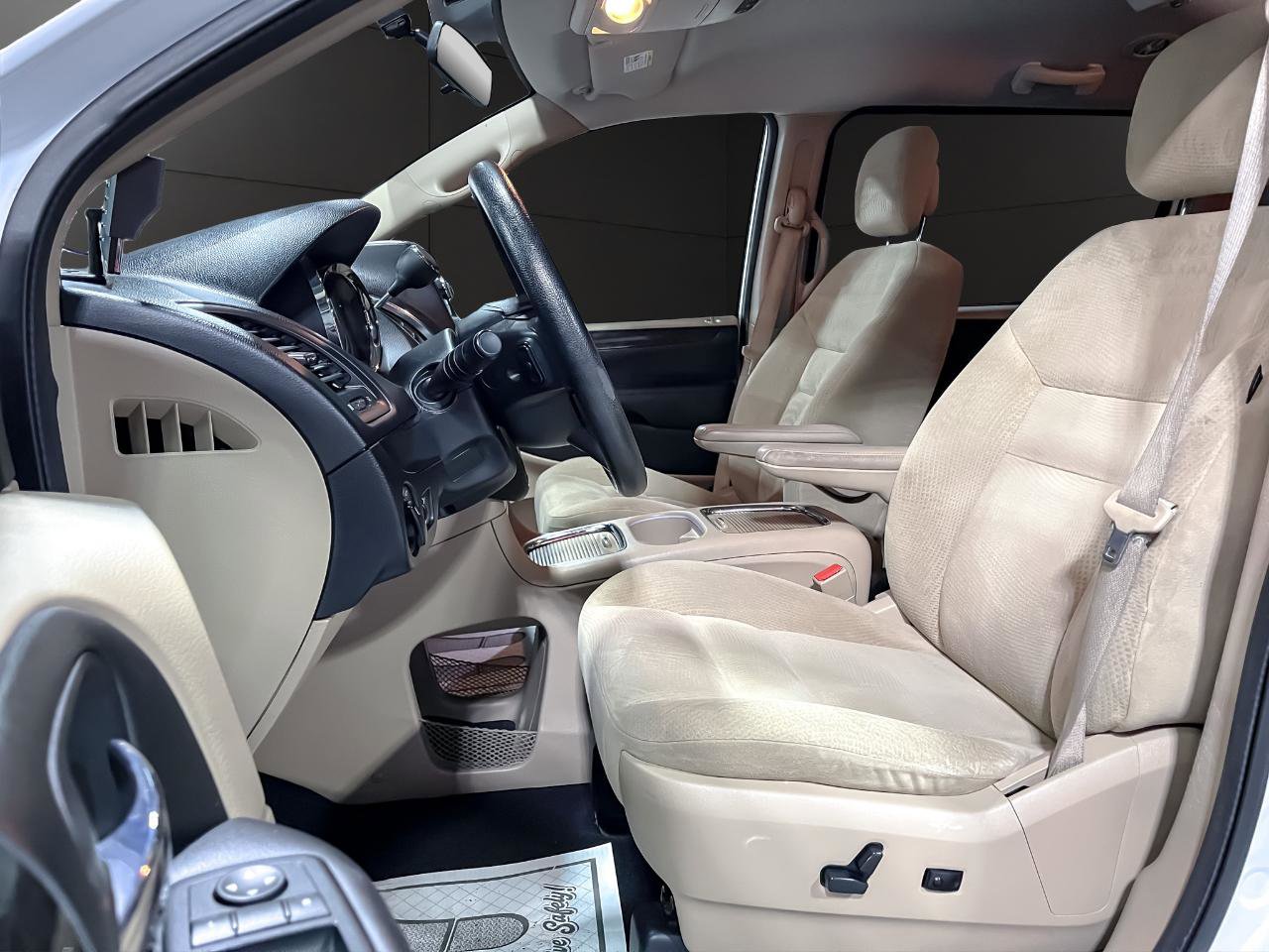 Used 2016 Dodge Grand Caravan SXT image 9