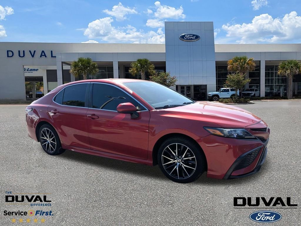 Used 2021 Toyota Camry SE image 1