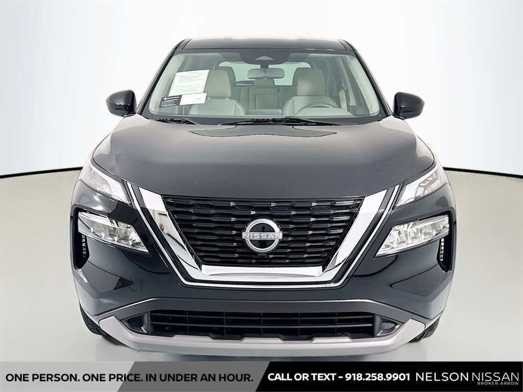 Certified 2023 Nissan Rogue SV FWD image 2