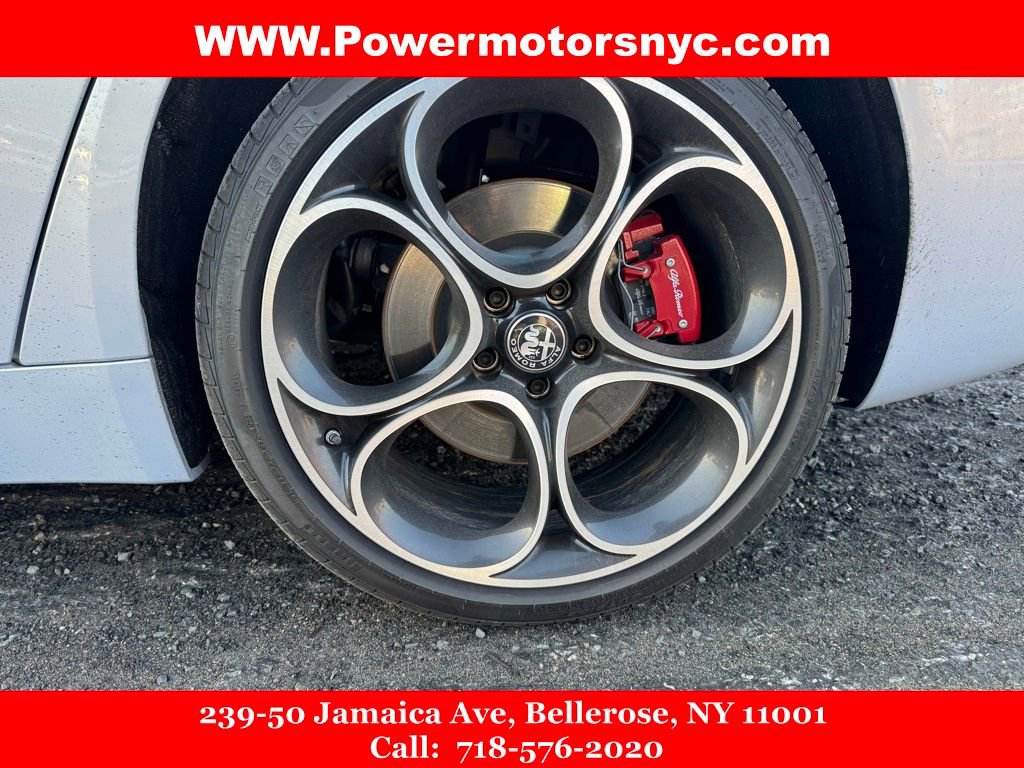 Used 2024 Alfa Romeo Giulia Ti AWD/4WD image 11