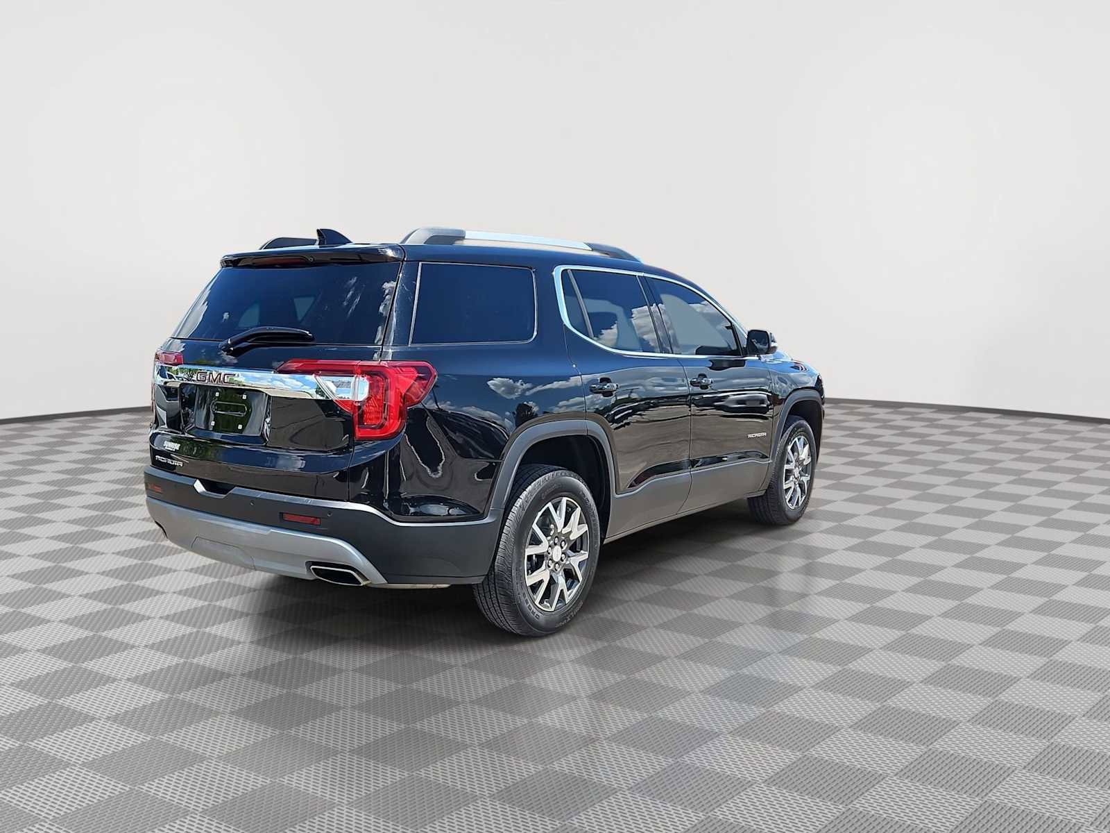 Certified 2023 GMC Acadia SLE w/ Driver Convenience Package FWD image 8