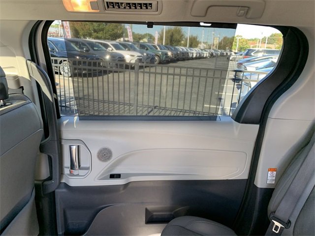 Certified 2023 Toyota Sienna Limited image 10