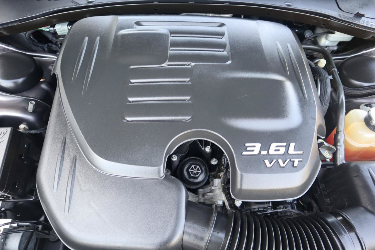 Used 2015 Chrysler 300 C w/ Light Group RWD image 37