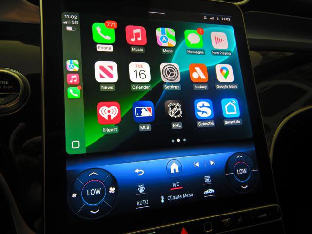 Used 2024 Mercedes-Benz GLC 300 4MATIC image 8