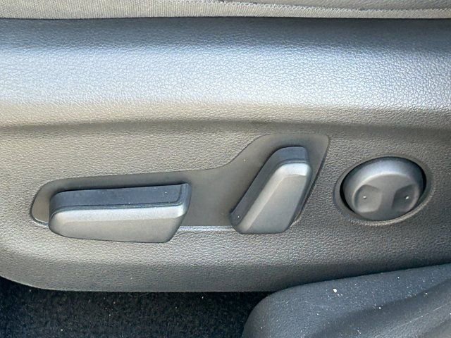 Used 2022 Hyundai Kona Limited w/ Cargo Package FWD image 27