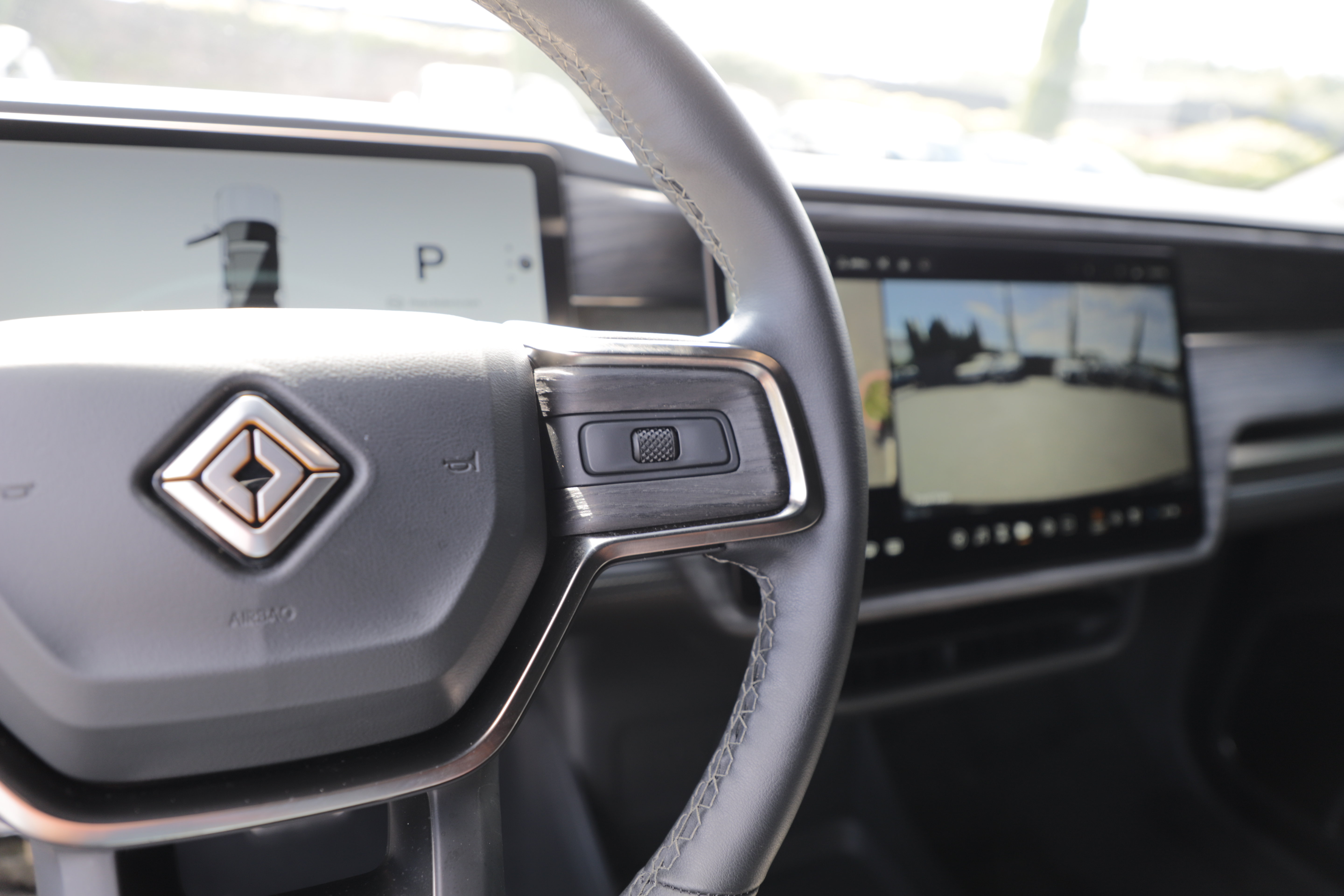 Used 2024 Rivian R1S Adventure AWD/4WD image 22