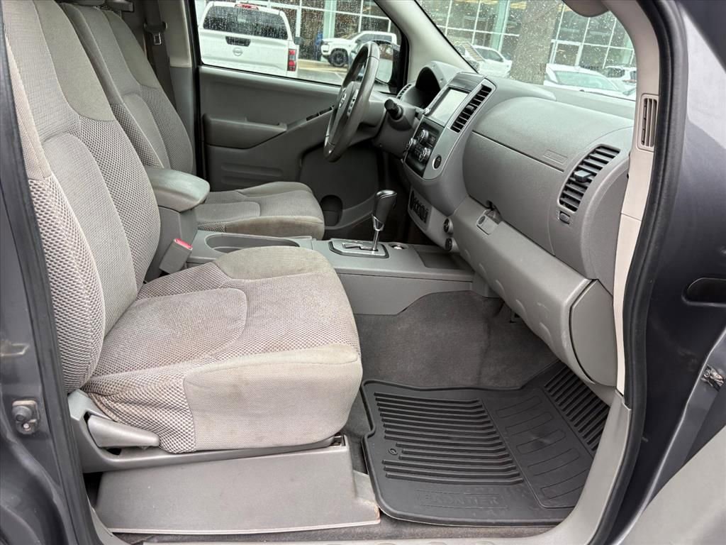 Used 2020 Nissan Frontier SV w/ Midnight Edition Floor Mats image 16