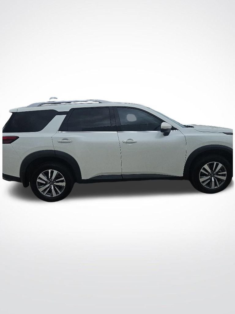 Used 2024 Nissan Pathfinder SL w/ Black Appearance Package FWD image 5