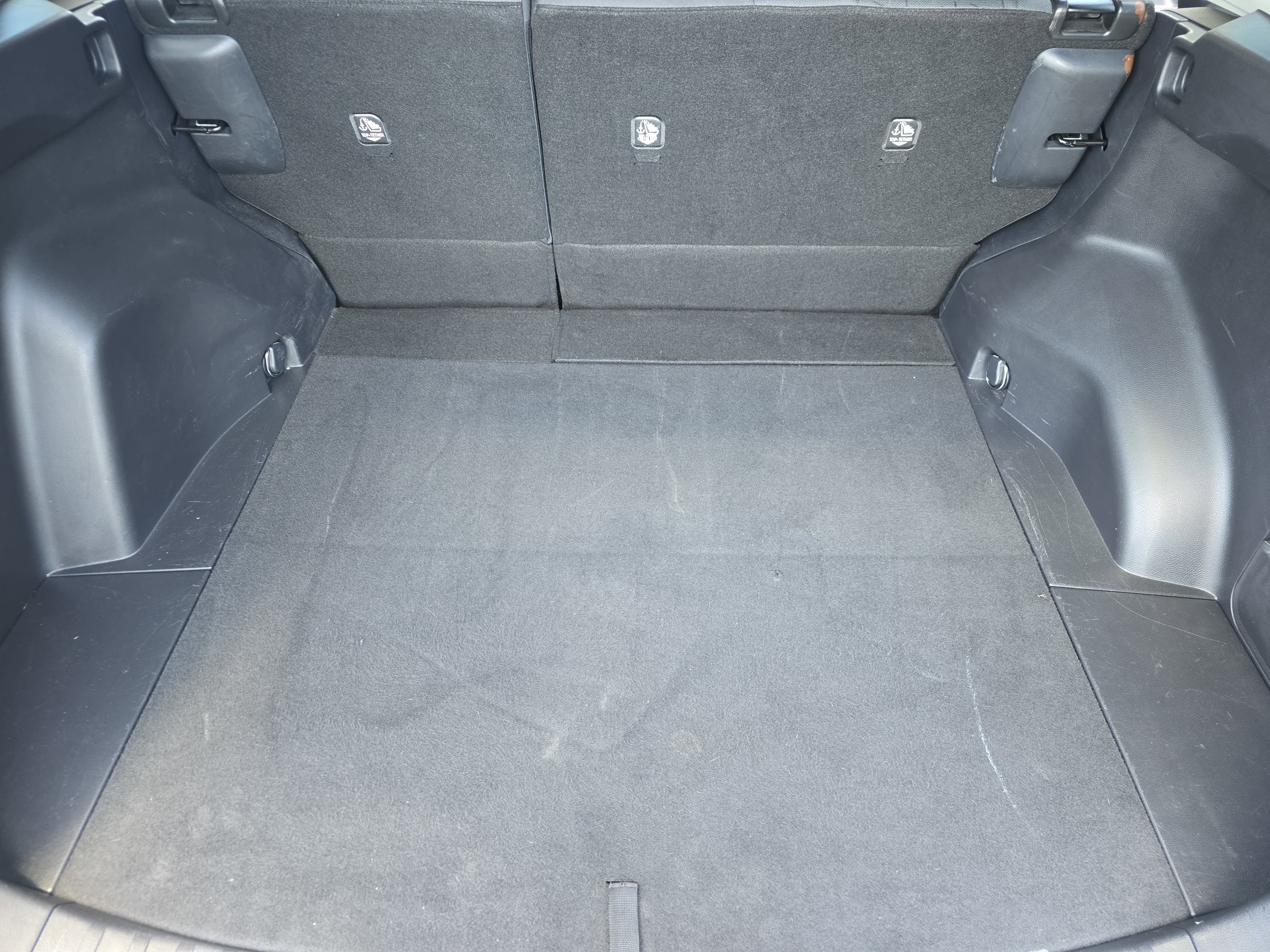 Used 2021 Toyota RAV4 XLE w/ Convenience Package FWD image 11