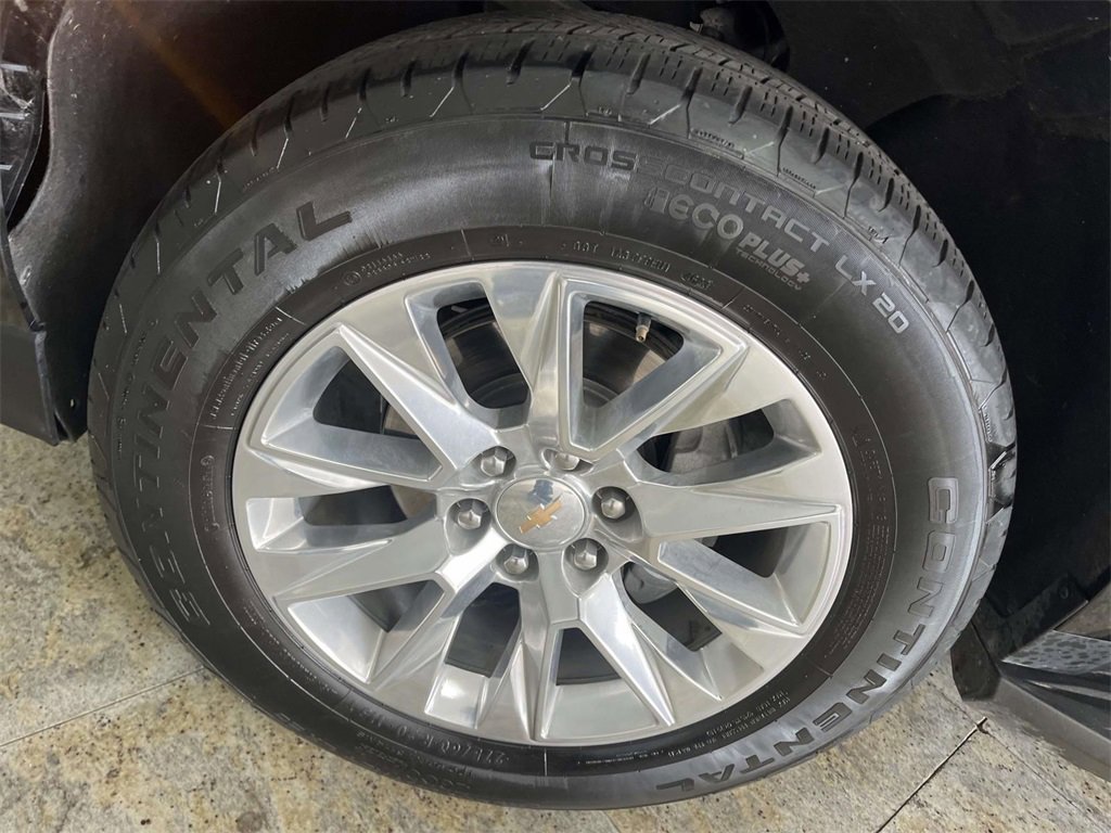 Used 2024 Chevrolet Suburban Premier image 9