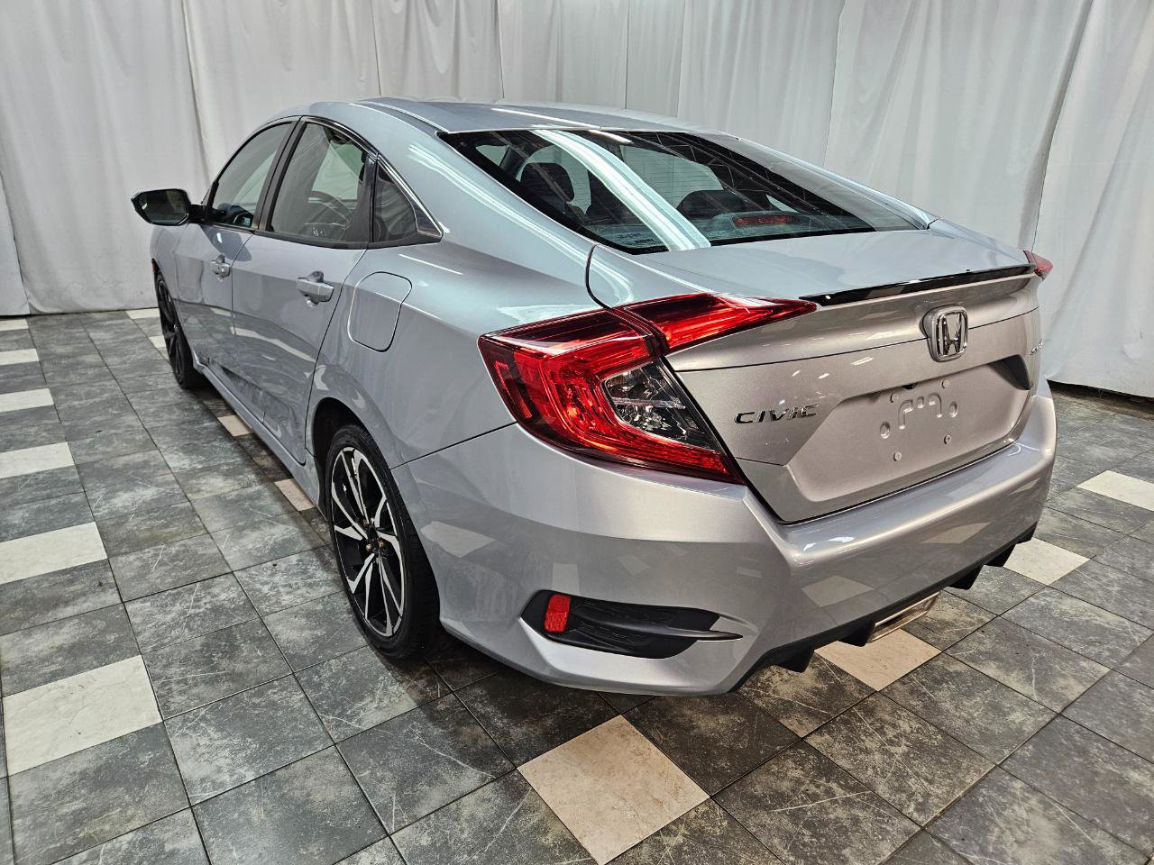 Used 2019 Honda Civic Sport image 5