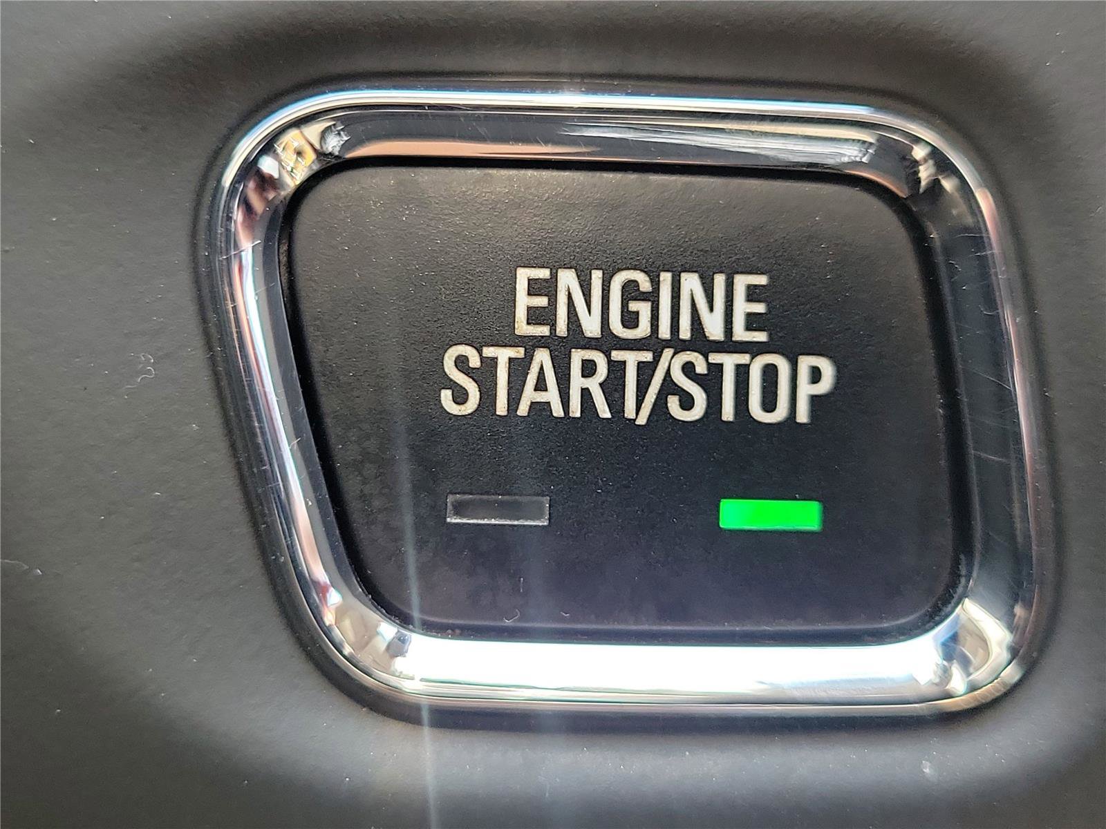 Used 2021 GMC Acadia SLE w/ Driver Convenience Package FWD image 33