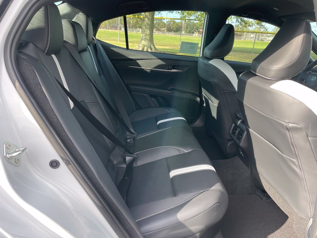 New 2026 Toyota Camry Hybrid FWD image 15