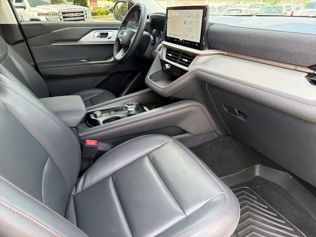 Used 2025 Ford Explorer Active w/ Active Comfort Package RWD image 21