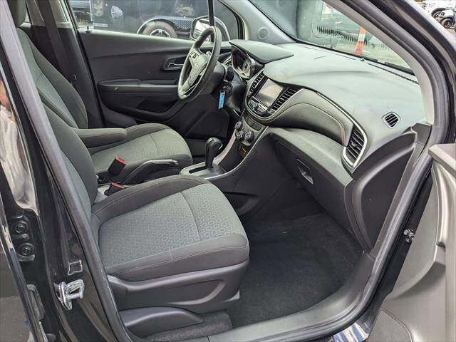 Used 2020 Chevrolet Trax LS w/ Tint and Cruise Package image 17