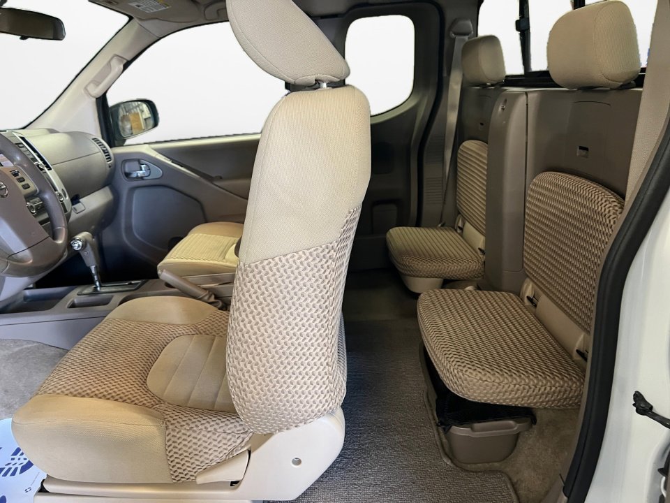 Used 2016 Nissan Frontier SV image 15