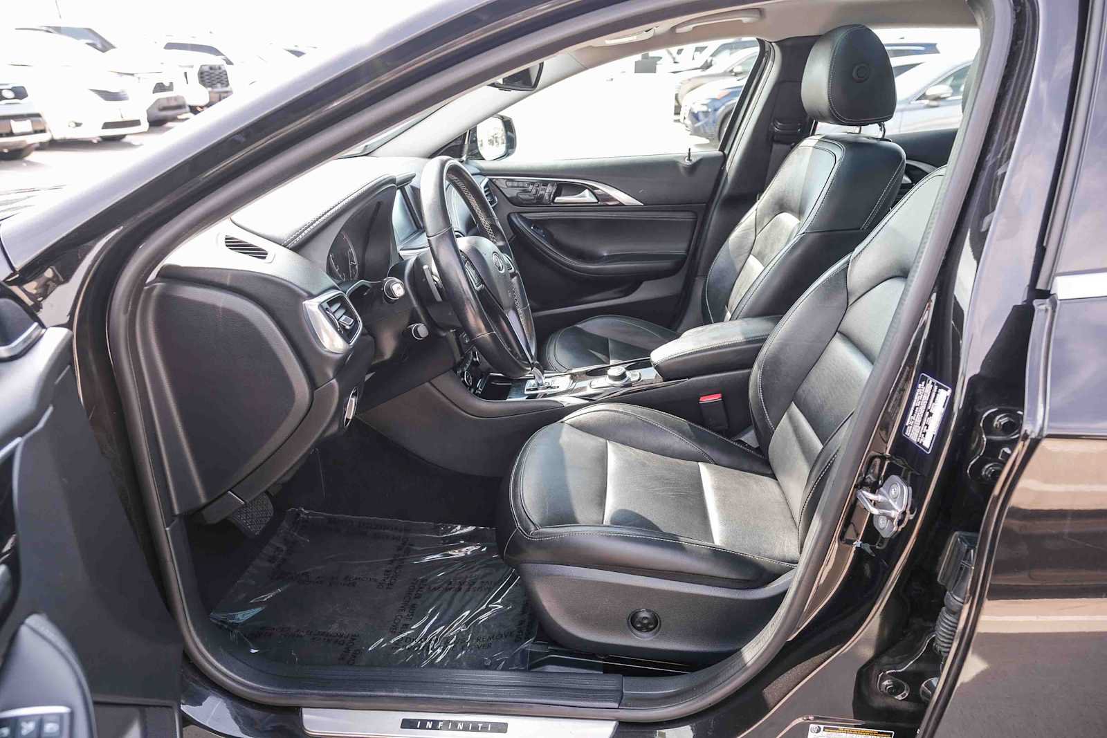 Used 2019 INFINITI QX30 w/ Cargo Package FWD image 19