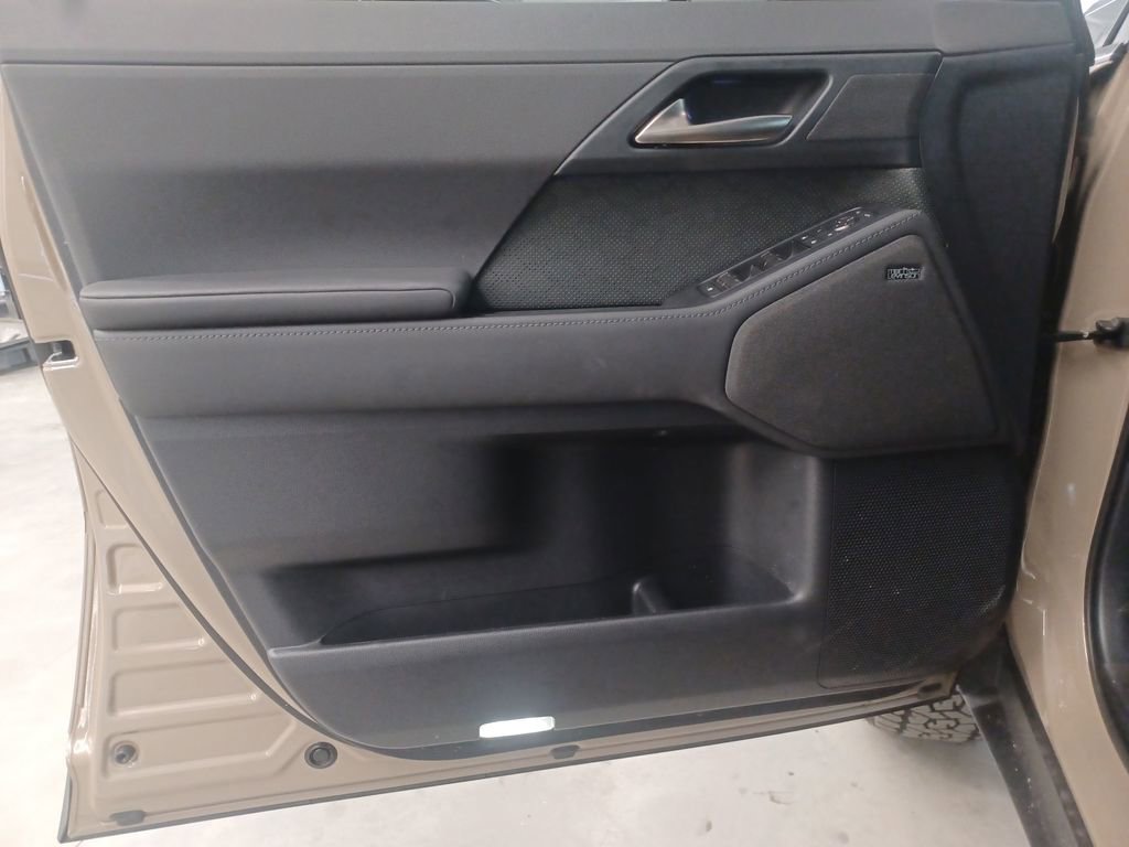 Used 2024 Lexus GX 550 image 11