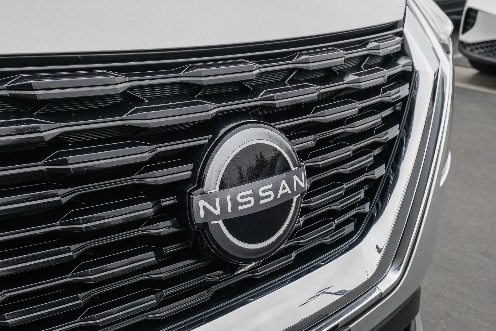 Used 2023 Nissan Rogue SV FWD image 4