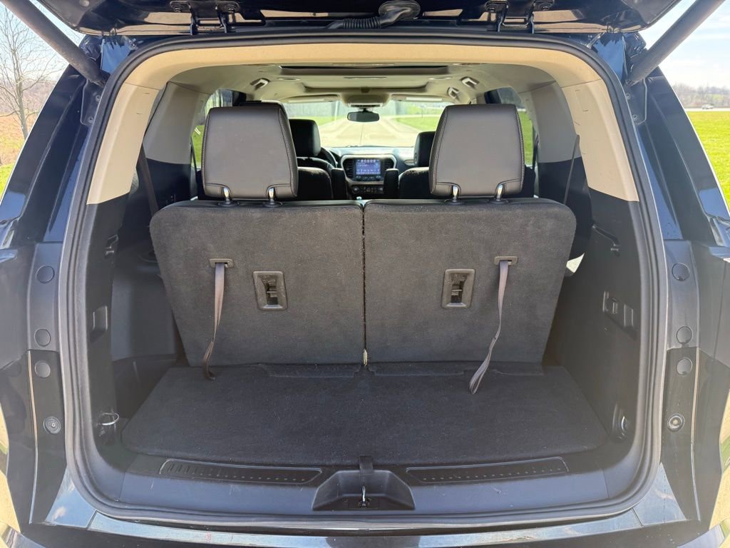 Used 2017 GMC Acadia Denali image 6