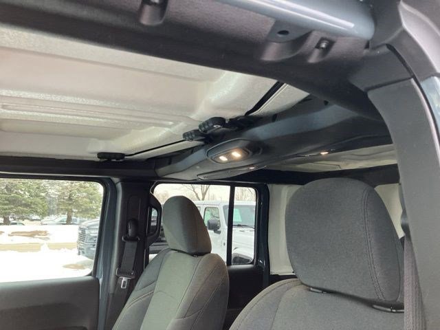 Certified 2025 Jeep Wrangler Sahara w/ Safety Group image 13