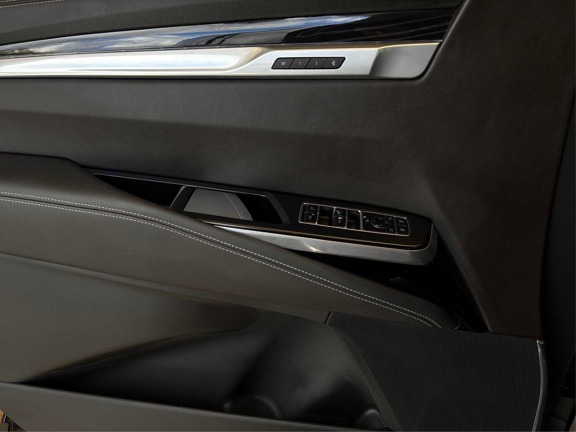 Used 2026 Cadillac Escalade Sport w/ LPO, ONYX Package image 21