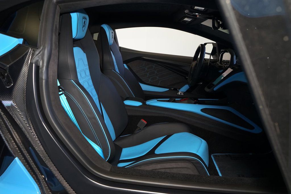 Used 2025 Lamborghini Revuelto image 23