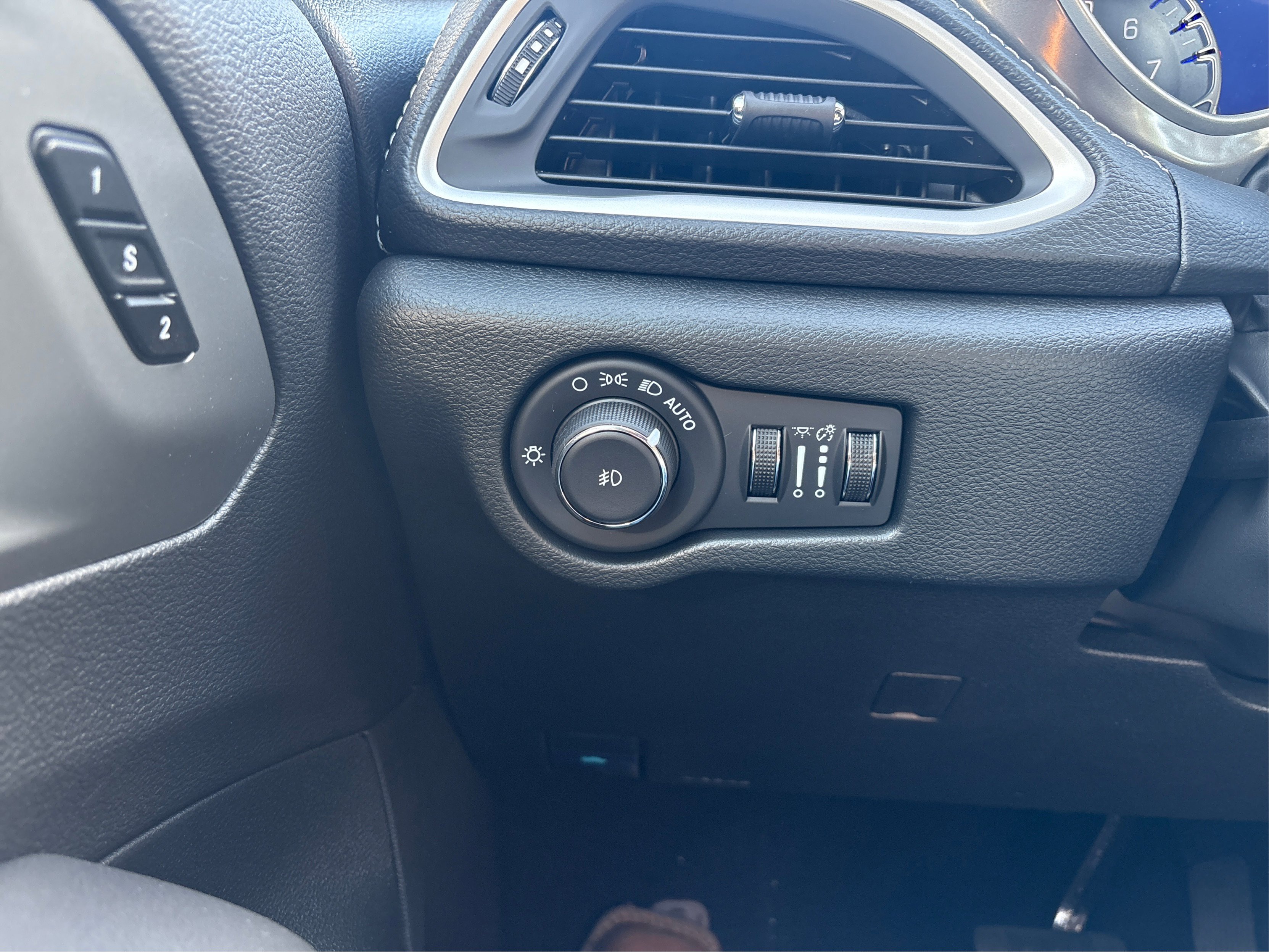 New 2026 Chrysler Pacifica Select image 15