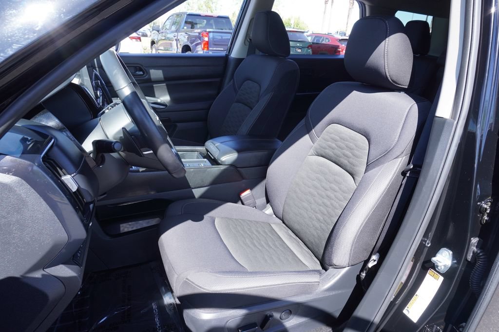 Used 2025 Nissan Pathfinder SV FWD image 14
