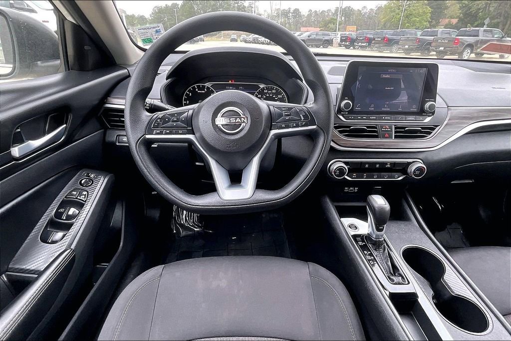 Used 2025 Nissan Altima 2.5 SV image 5
