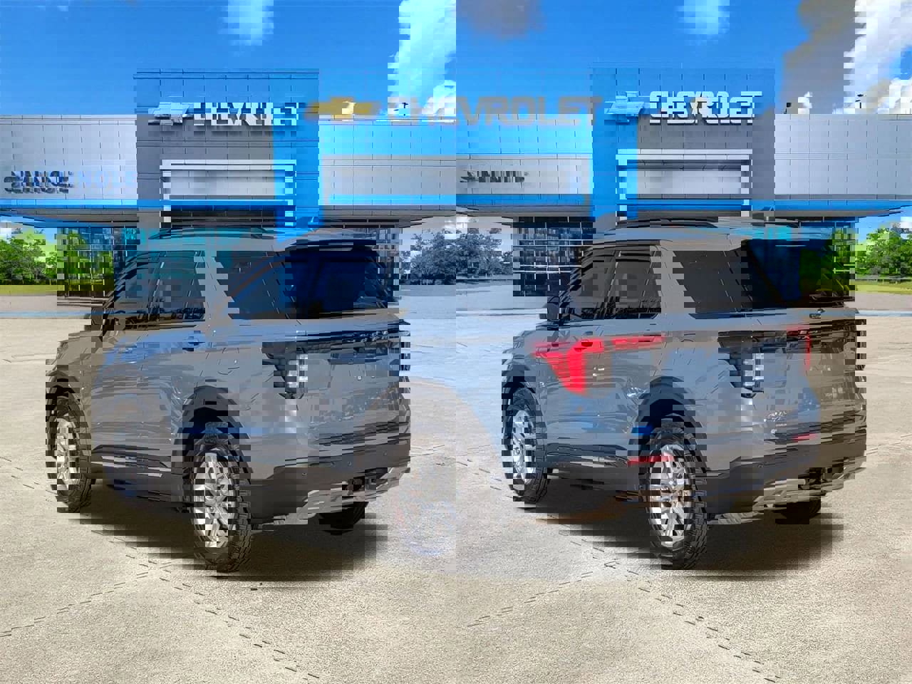 Used 2025 Ford Explorer Active w/ Active Comfort Package image 3