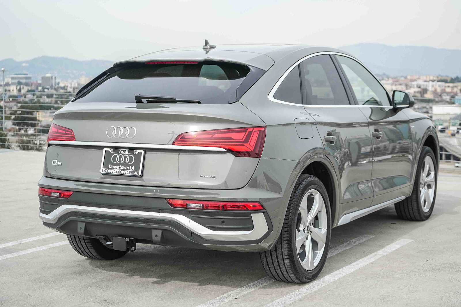 Used 2023 Audi Q5 2.0T Premium w/ Convenience Package image 7