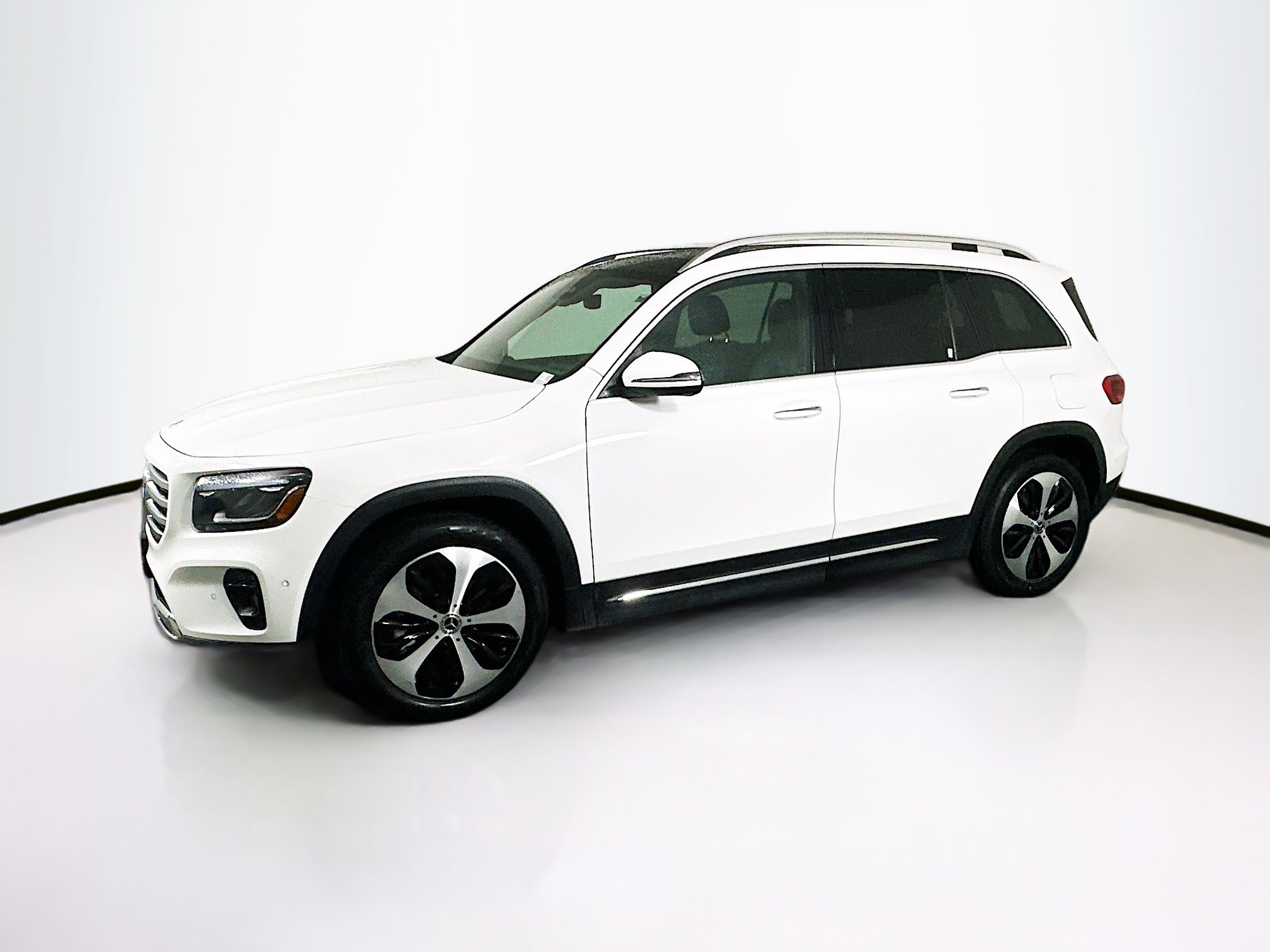 Used 2025 Mercedes-Benz GLB 250 image 4