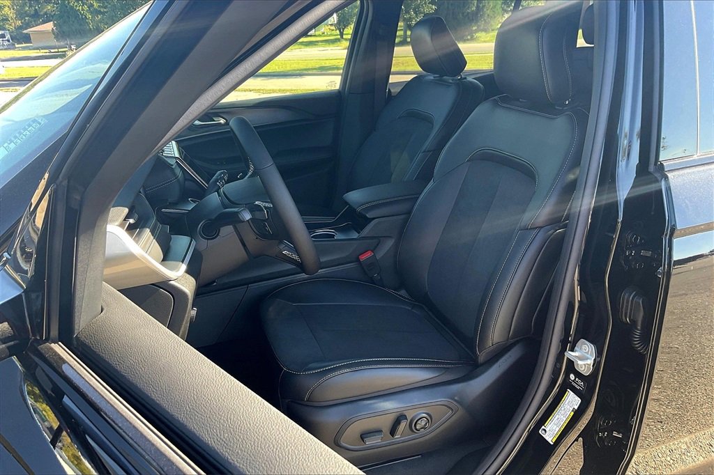 New 2025 Jeep Grand Cherokee Altitude image 9