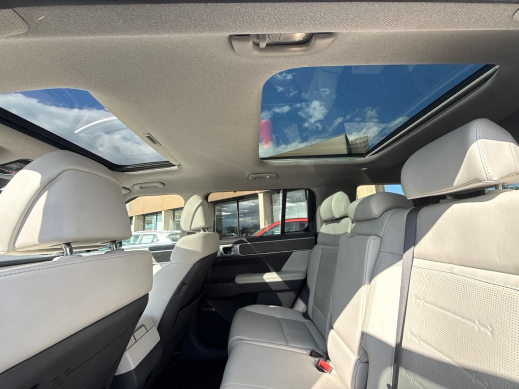 Used 2024 Hyundai Santa Fe Limited AWD/4WD image 35