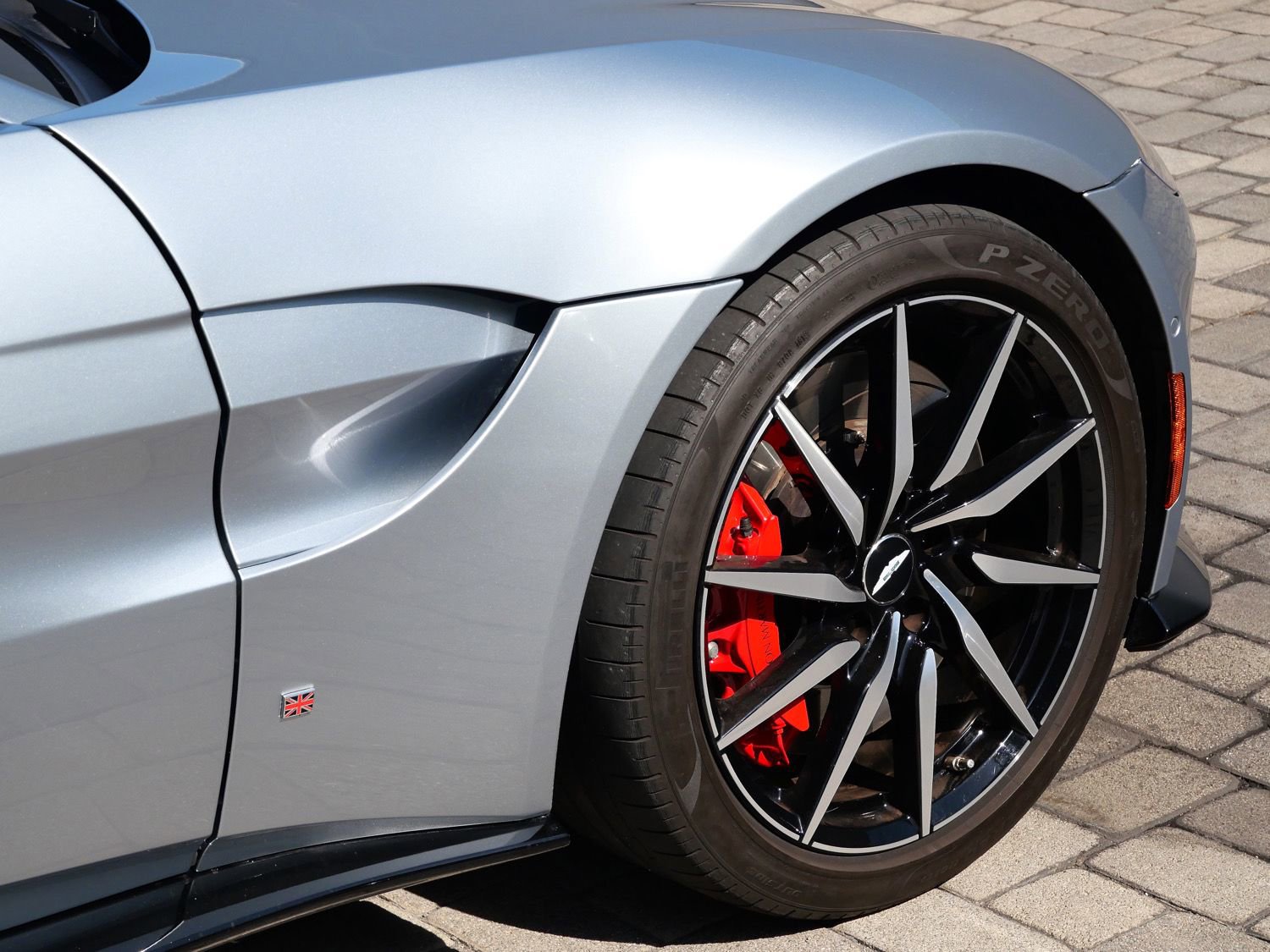 Used 2020 Aston Martin V8 Vantage Coupe RWD image 9