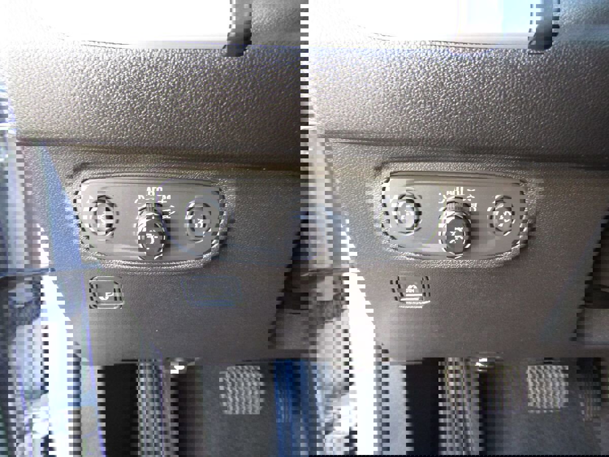 Used 2022 GMC Terrain SLT w/ Infotainment Package II image 12