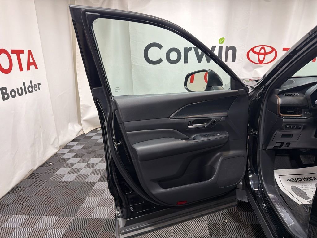 Used 2024 Toyota Grand Highlander AWD Hybrid image 22