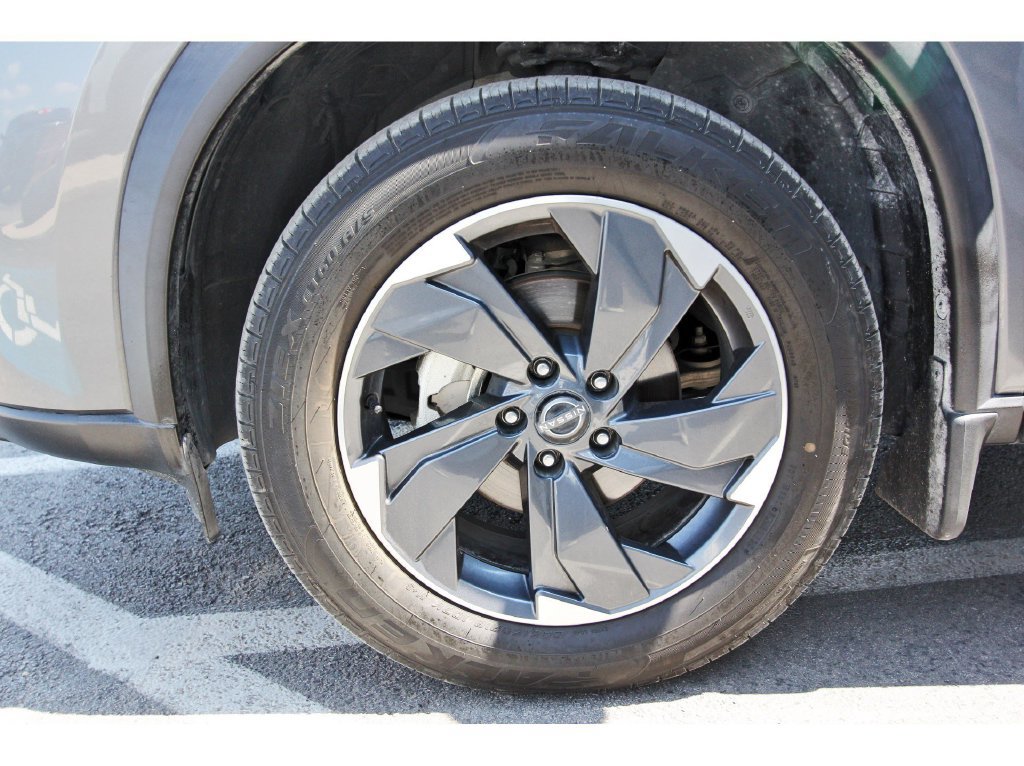 Used 2024 Nissan Rogue SV FWD image 32