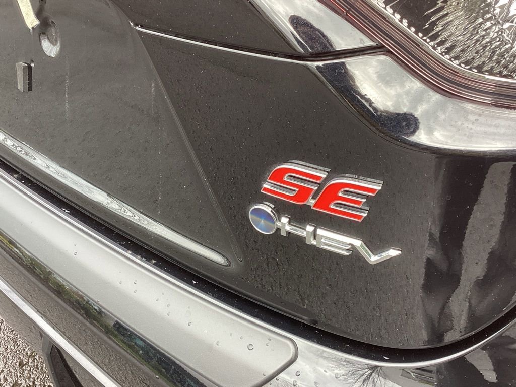 Used 2025 Toyota Corolla SE w/ SE Premium Package image 16