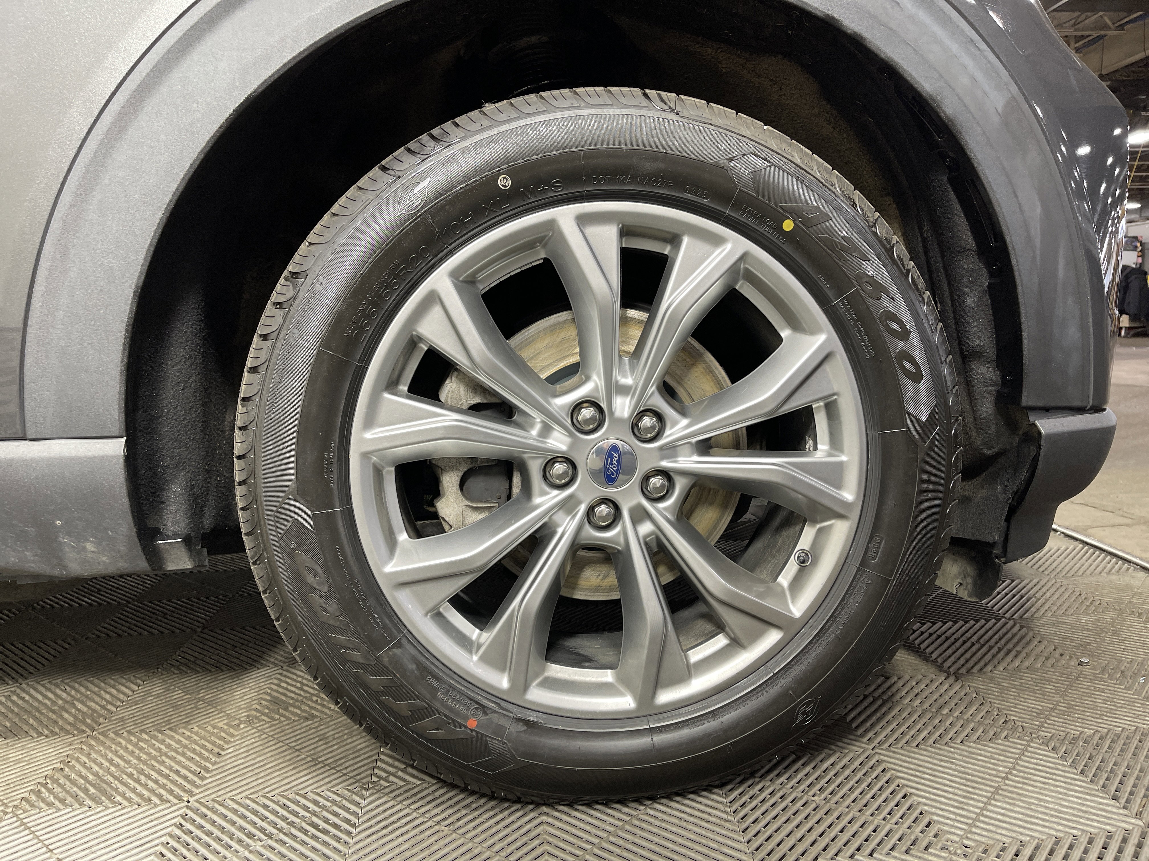 Used 2020 Ford Explorer XLT w/ Equipment Group 202A image 7