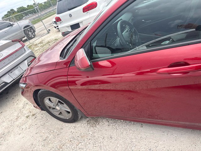 Used 2025 Hyundai Elantra SE FWD image 10