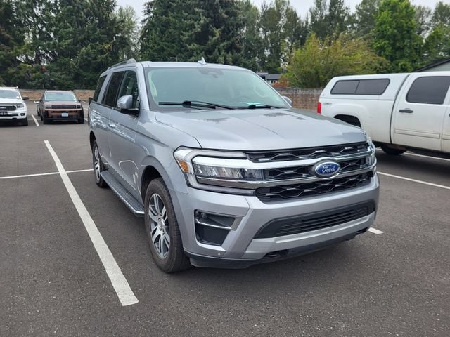 Used 2022 Ford Expedition Limited AWD/4WD image 2