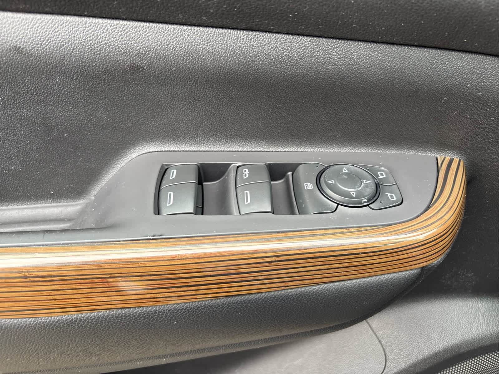 Used 2021 GMC Acadia SLE image 29