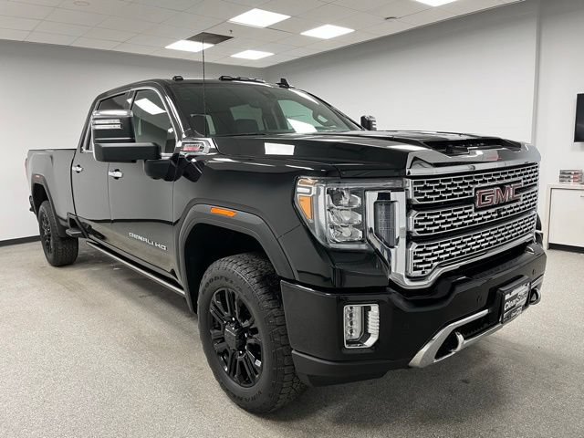 Used 2023 GMC Sierra 3500 Denali w/ Denali Black Diamond Edition AWD/4WD image 2