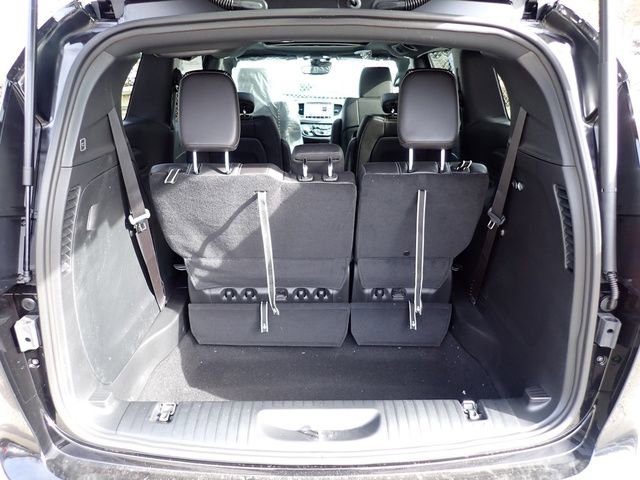 New 2026 Chrysler Pacifica Select w/ S Appearance Package image 6