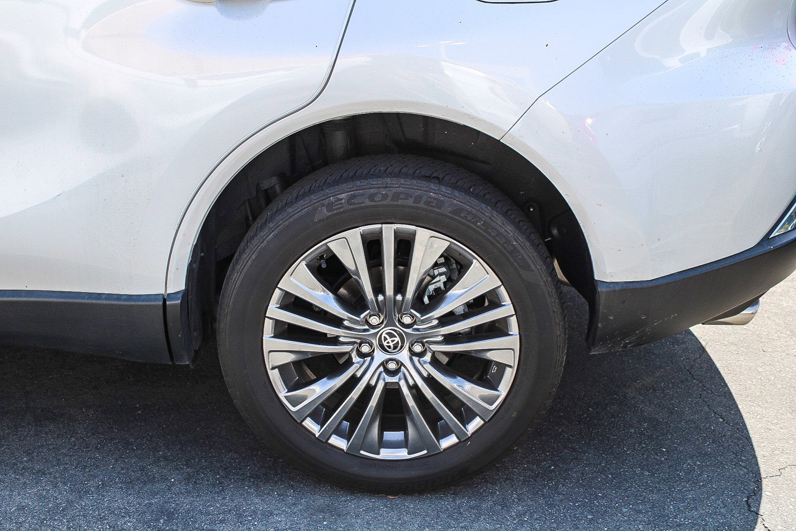Used 2024 Toyota Venza Limited AWD/4WD image 9