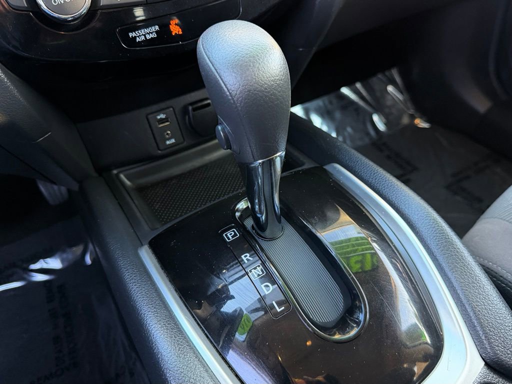 Used 2016 Nissan Rogue SV image 26